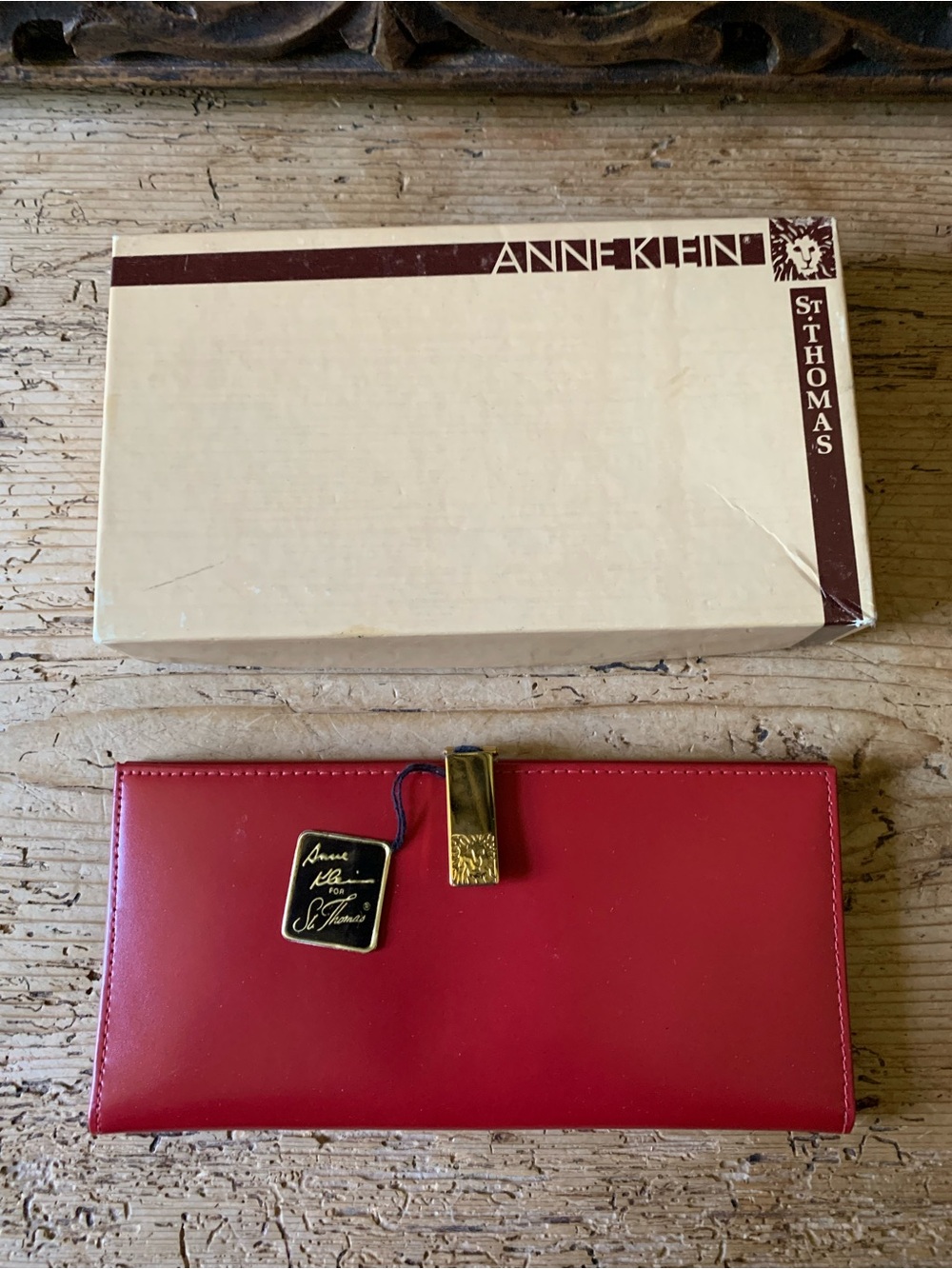 NEW 80s Deadstock Ann Klein St. Thomas Caretaker Red Leather Gold Lion Wallet - Picture 15 of 17